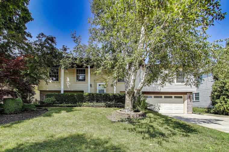 Photo of 220 Stonegate Rd Buffalo Grove, IL 60089