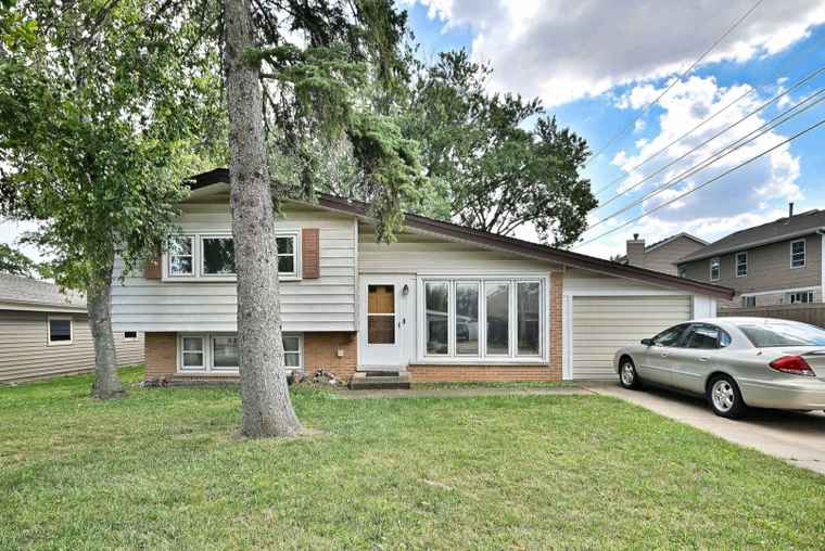Photo of 1903 Estes Ave Des Plaines, IL 60018