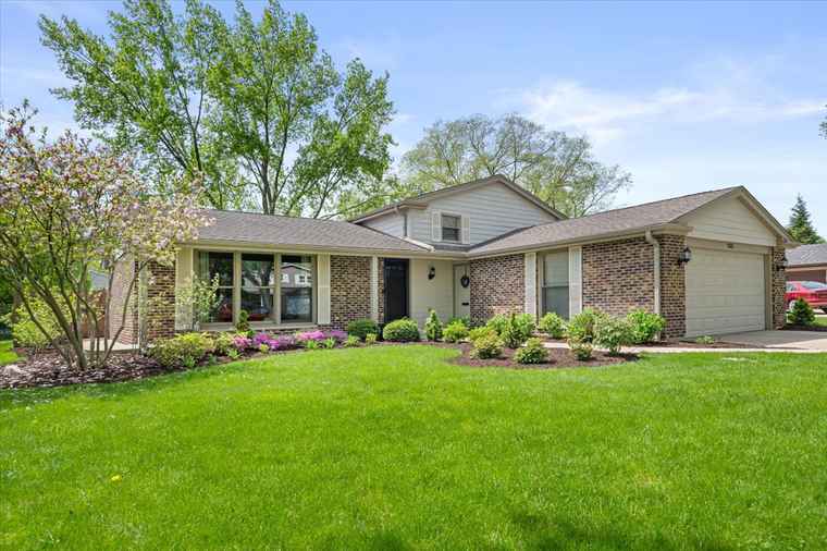 Photo of 1505 E Fleming Dr N Arlington Heights, IL 60004