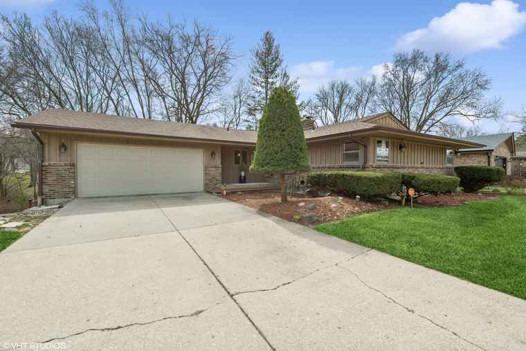 Photo of 5103 Brookview Rd Rockford, IL 61107
