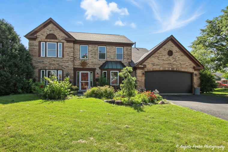 Photo of 1724 Hartford Ln Crystal Lake, IL 60014