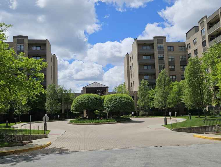 Photo of 4545 W Touhy Ave Unit 506E Lincolnwood, IL 60712