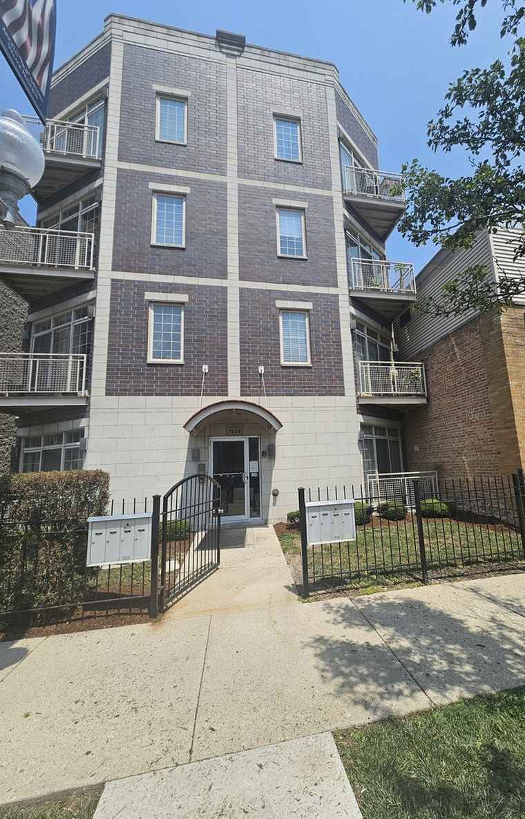 Photo of 7930 W Grand Ave Unit 2E Elmwood Park, IL 60707