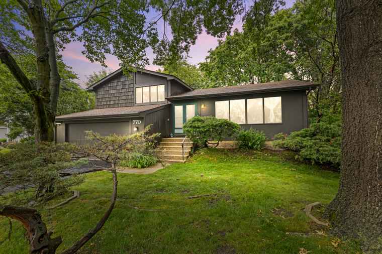Photo of 770 Yosemite Trl Roselle, IL 60172
