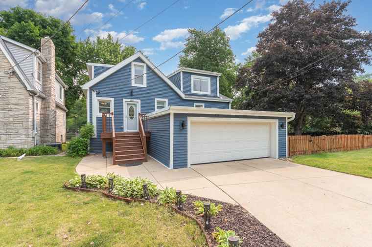 Photo of 1237 Fox River Dr Algonquin, IL 60102