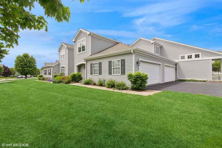 Photo of 406 Cascade Ln #406 Oswego, IL 60543