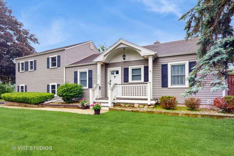Photo of 2333 Catherine St Northbrook, IL 60062