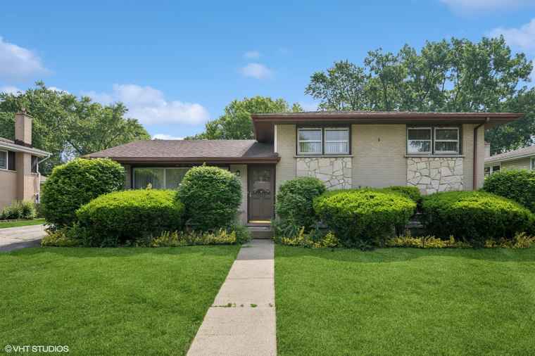 Photo of 1007 N Gibbons Ave Arlington Heights, IL 60004