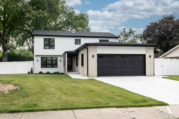 Photo of 2656 Farnsworth Ln Northbrook, IL 60062