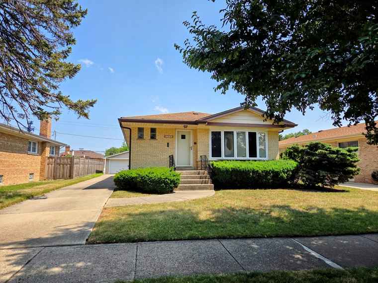 Photo of 8623 N Ozanam Ave Niles, IL 60714