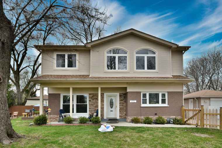 Photo of 492 Bernice Ct Wheeling, IL 60090