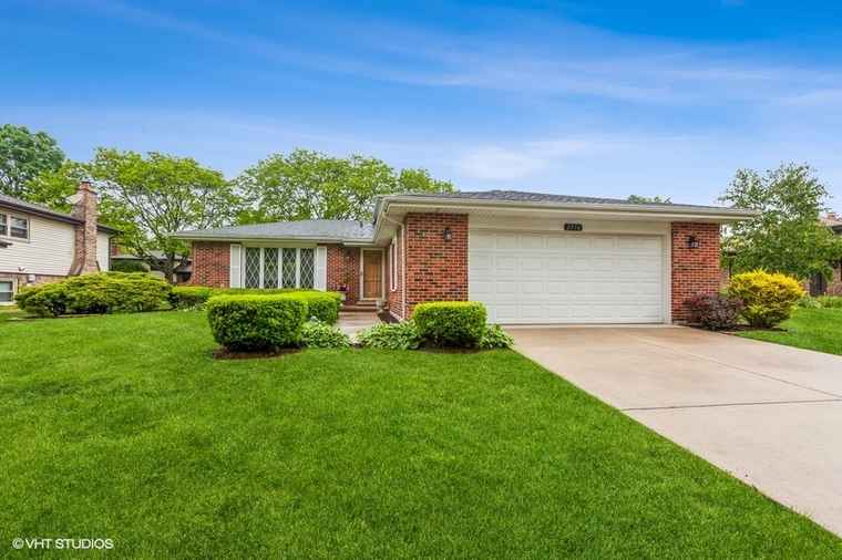 Photo of 2976 Hillside Ln Darien, IL 60561