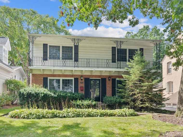 Photo of 1492 Asbury Ave Winnetka, IL 60093