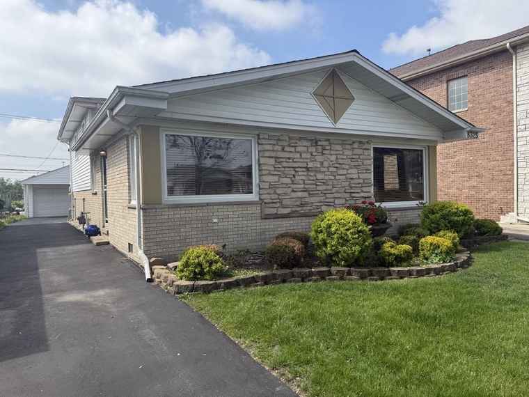 Photo of 8325 W Maple Ave Norridge, IL 60706