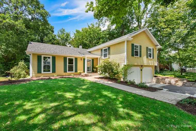 Photo of 1138 Pine Ct Batavia, IL 60510
