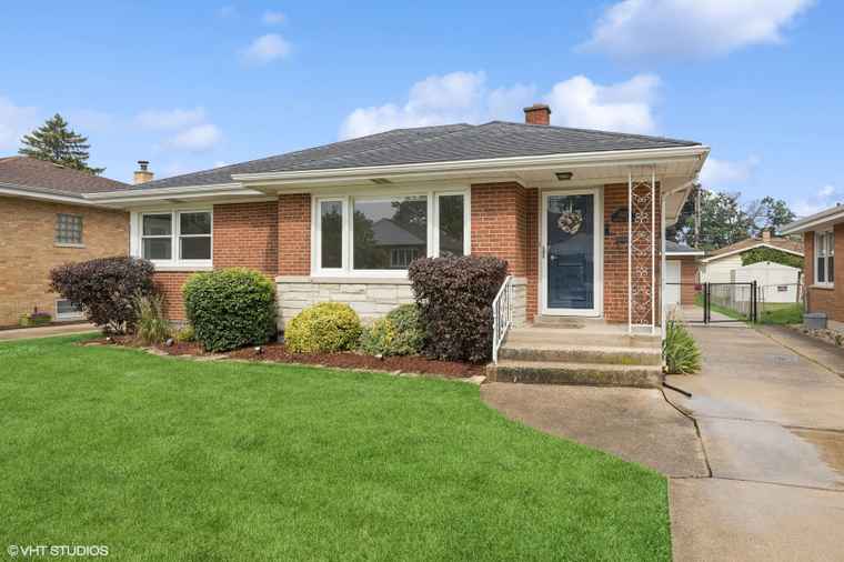 Photo of 1627 Downing Ave Westchester, IL 60154