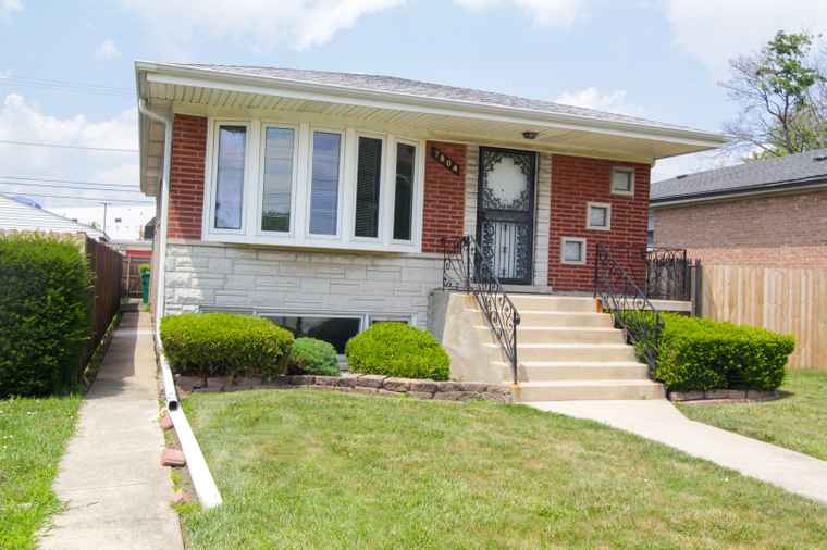 Photo of 7804 Newland Ave Burbank, IL 60459