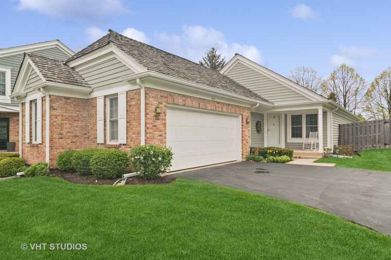 Photo of 423 Park Barrington Dr Barrington, IL 60010