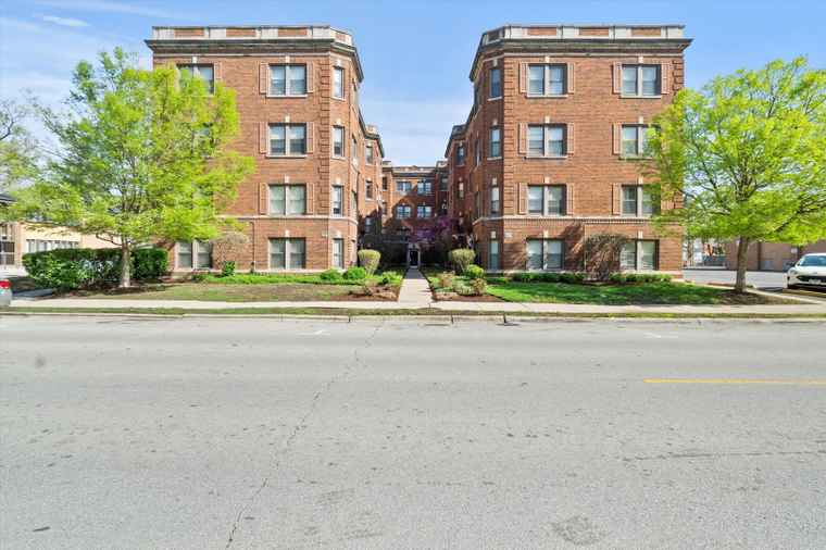 Photo of 50 Forest Ave Unit 2S Riverside, IL 60546