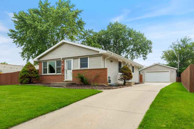 Photo of 267 N Idlewild Ave Mundelein, IL 60060