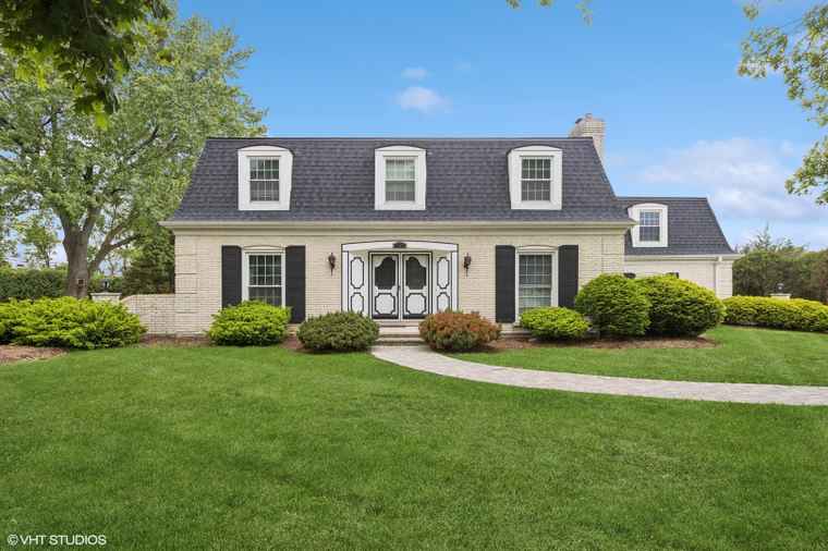 Photo of 9 Kingston Dr Oak Brook, IL 60523