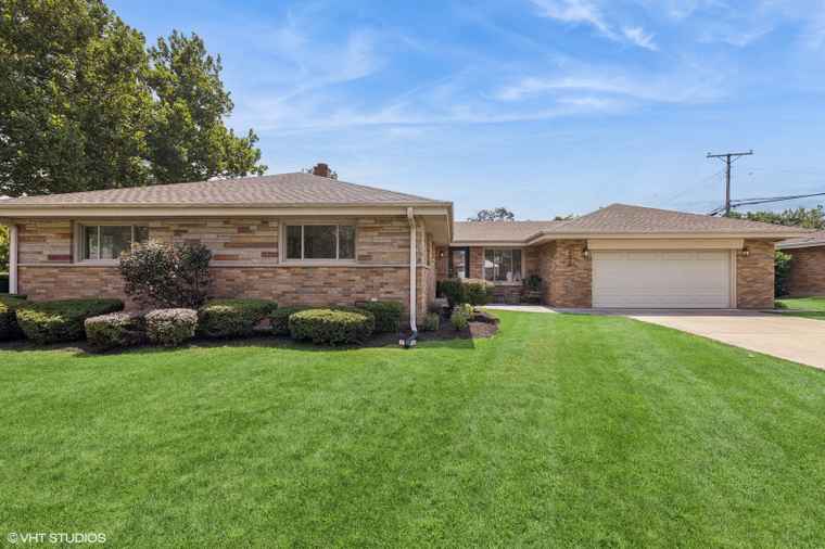 Photo of 2626 Sunnyside Ave Westchester, IL 60154