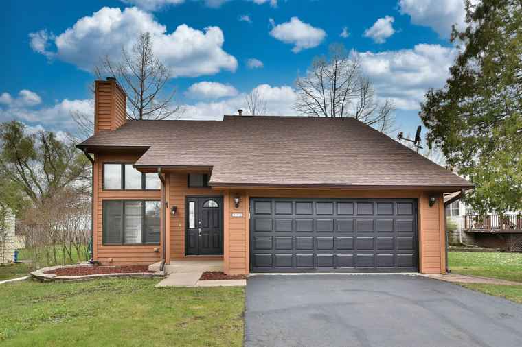 Photo of 172 Ridgewood Ave Bensenville, IL 60106