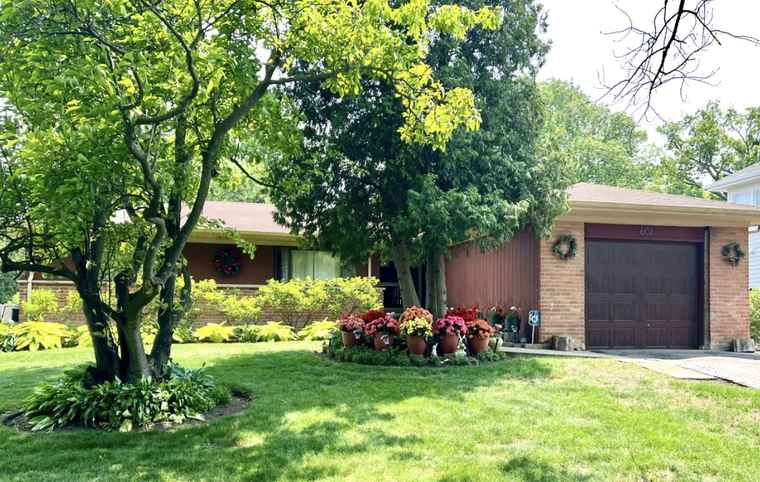 Photo of 602 Old Elm Rd Highland Park, IL 60035