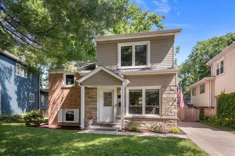 Photo of 34 Ardmore Ave Glenview, IL 60025