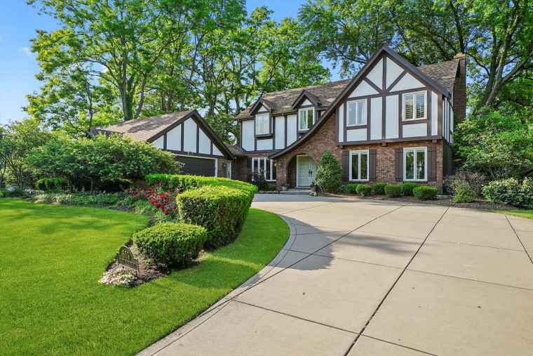Photo of 619 Glen Park Rd Glen Ellyn, IL 60137