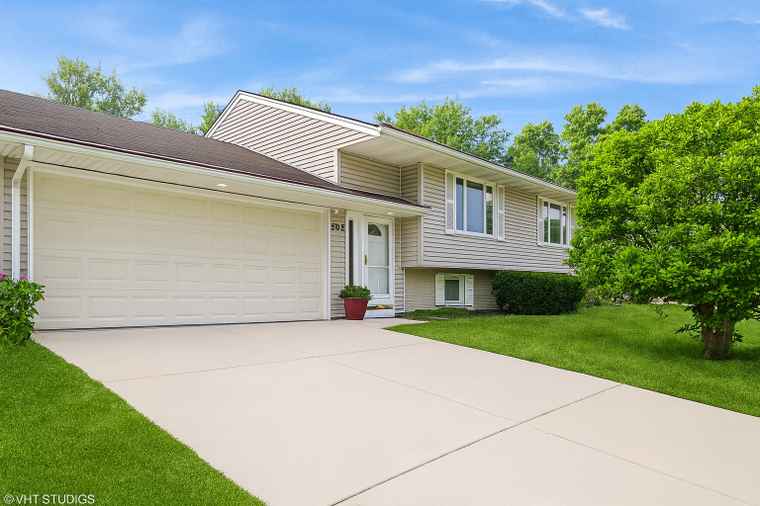 Photo of 502 Estate Dr Buffalo Grove, IL 60089