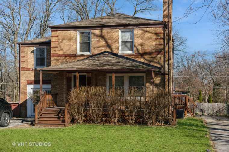 Photo of 221 Cornwall Dr Crete, IL 60417