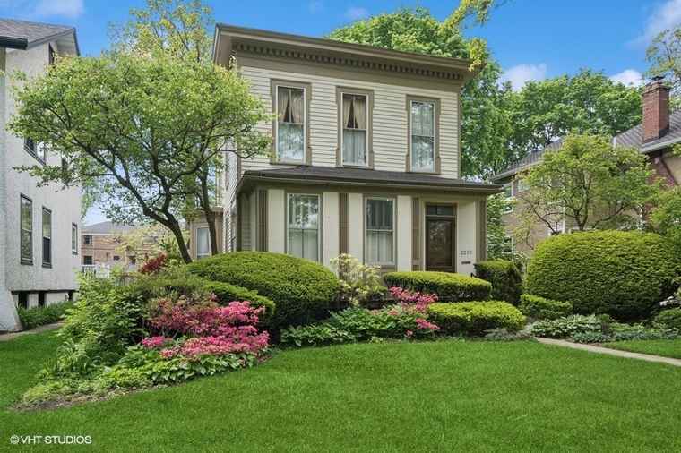 Photo of 2210 Hartzell St Evanston, IL 60201