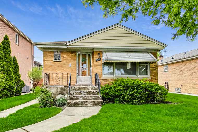 Photo of 7718 W Gregory St Chicago, IL 60656