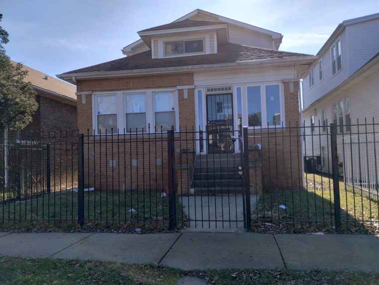 Photo of 4843 W Kamerling Ave Chicago, IL 60651