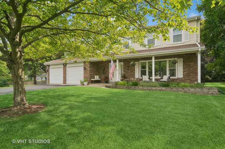 Photo of 101 Tudor Dr Barrington, IL 60010