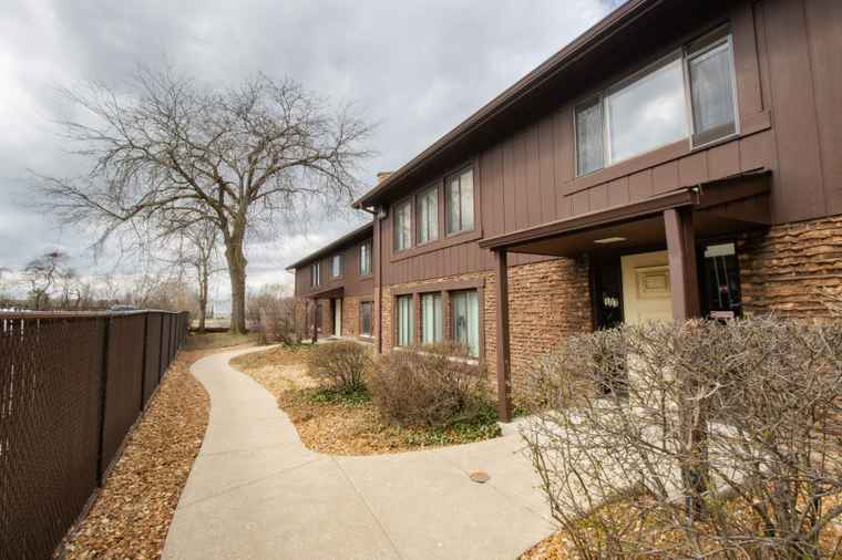 Photo of 107 65th Lake Dr #202 Westmont, IL 60559