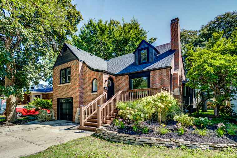 Photo of 4927 Bryan Pl Downers Grove, IL 60515