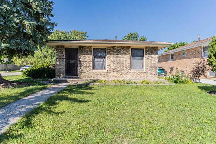 Photo of 18008 Edwards Ave Country Club Hills, IL 60478