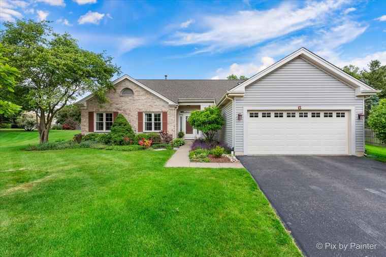 Photo of 6 Ennis Ct Cary, IL 60013