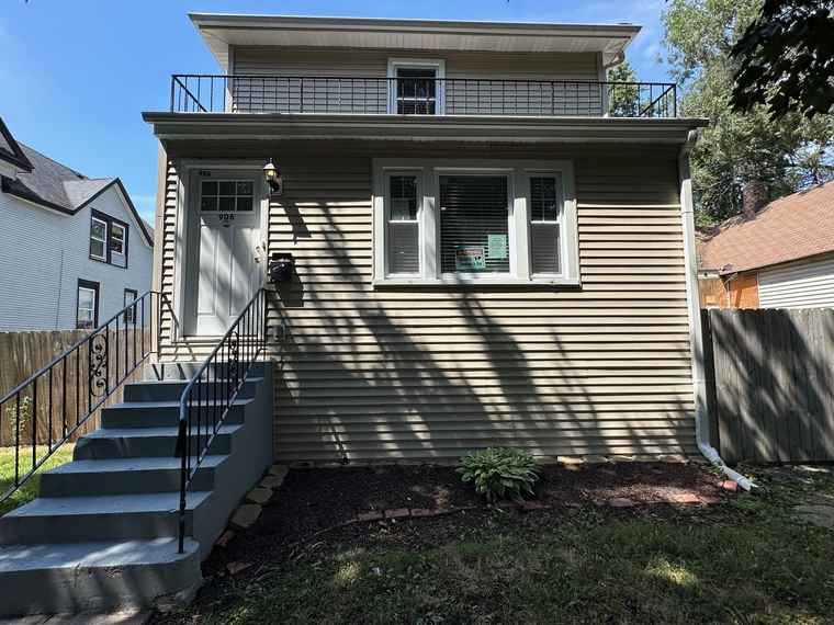 Photo of 906 S 10th Ave Maywood, IL 60153