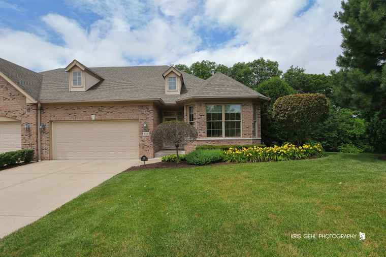 Photo of 835 Woodglen Ln Lemont, IL 60439