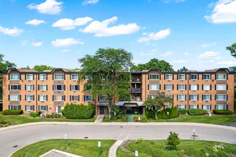 Photo of 1207 S Old Wilke Rd #209 Arlington Heights, IL 60005