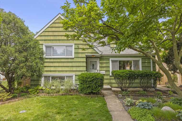Photo of 3637 Vernon Ave Brookfield, IL 60513