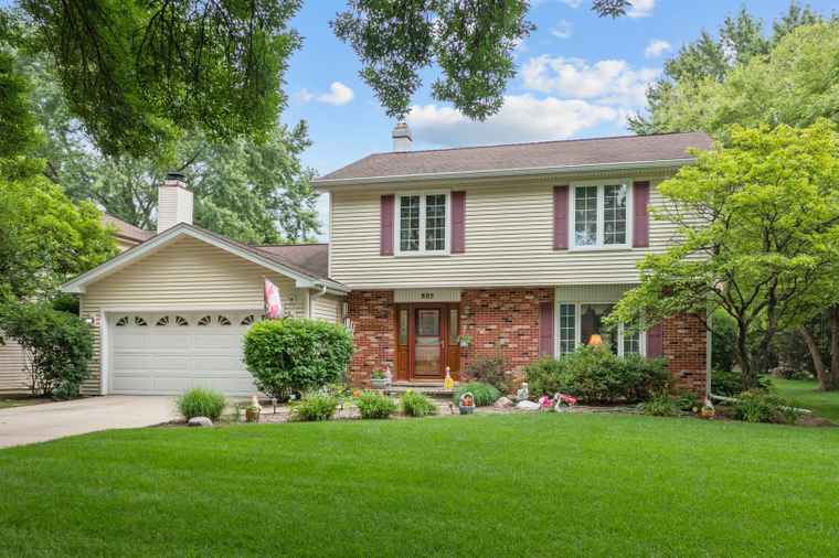 Photo of 805 Redwood Ln Bartlett, IL 60103