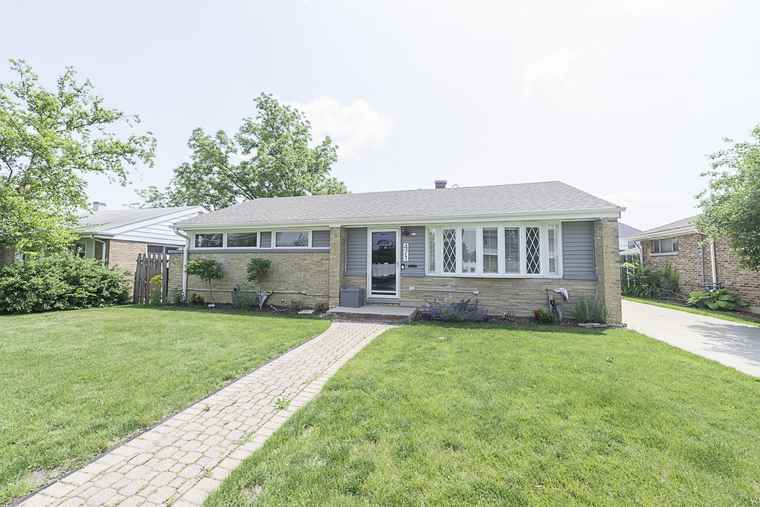 Photo of 471 N West Ave Elmhurst, IL 60126
