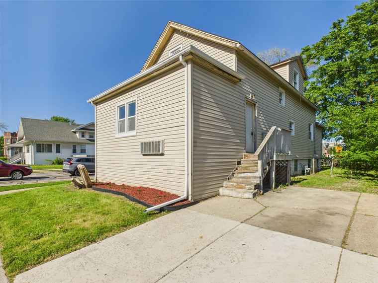 Photo of 601 S 6th Ave Maywood, IL 60153