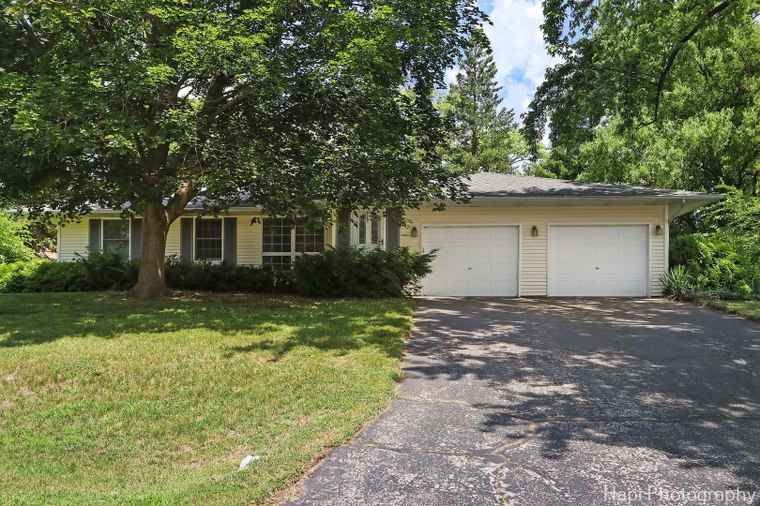 Photo of 3320 W Skyway Dr McHenry, IL 60050