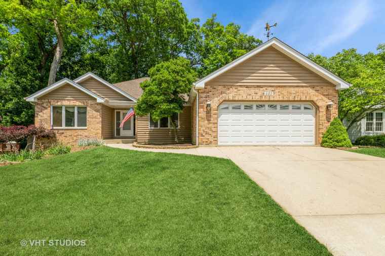 Photo of 421 Windham Trl Carpentersville, IL 60110