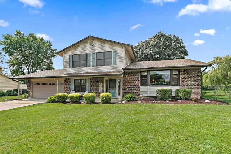 Photo of 1324 Parker Pl Elk Grove Village, IL 60007